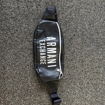 ARMANI EXCHANGE 바디백 블랙
