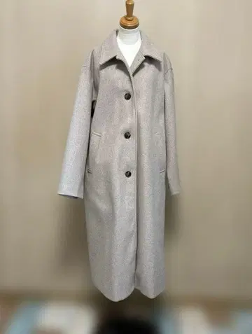 새상품급 라이트 베이지 버튼 달린 롱 코트 L 사이즈