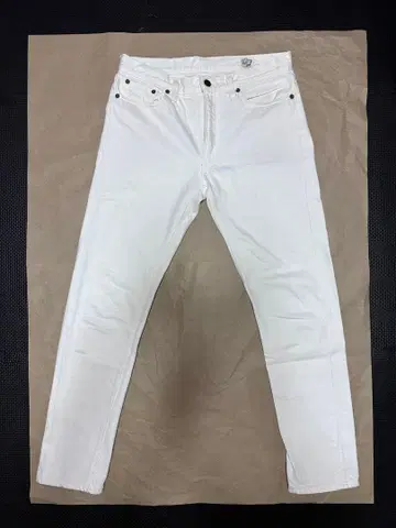 화이트 스트레이트 데님