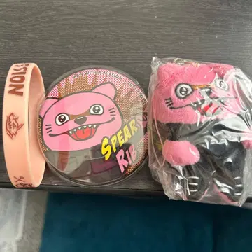 맨위즈 SPEARS RIB 봉제 인형 캔뱃지 리스트 밴드 세트