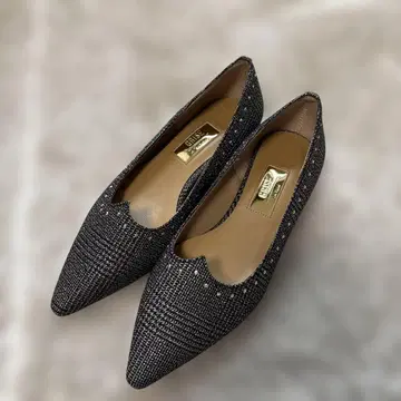 르 탈롱 펌프스