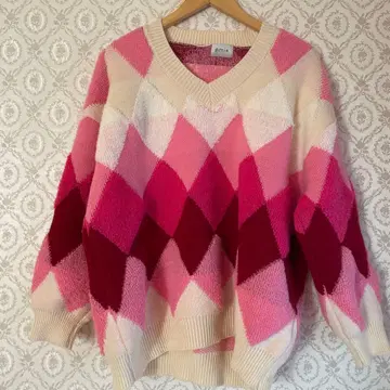 emit+ 다이아몬드 패턴 니트 스웨터