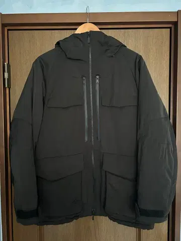 유니클로 화이트 마운티니어링 하이브리드 다운 오버 사이즈 후드티