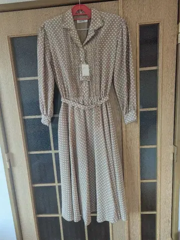 INGEBORG 베이지 도트 무늬 원피스 [ 새상품 미사용 ]