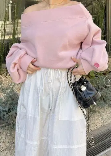 snidel 원 숄더 로고 맨투맨