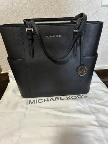 MICHAEL KORS 블랙 토트백