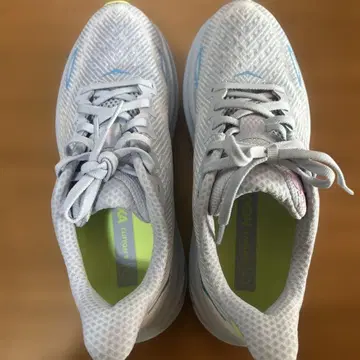 호카(HOKA) 여성용 러닝화 클리프톤9 와이드 그레이