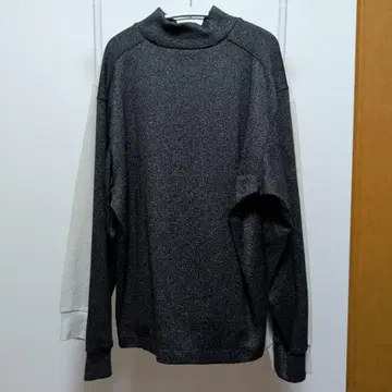 유니클로 모크넥 플리스 니트 M 다크 그레이 화이트