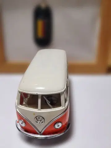 Volkswagen Type 2 미니카 오렌지와 크림