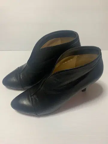 블랙 앵클부츠 레드 밑창