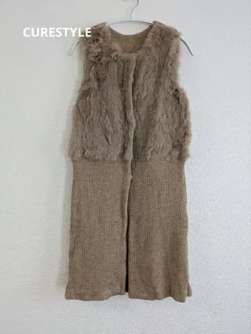 퍼 달린 베이지 슬리브리스 베스트