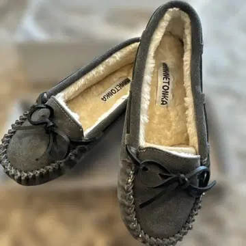 미네통카 23cm 보아 모카신 CALLY 그레이 6W 와이드 폭넓은