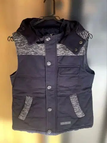 [ U.S.BOADER ] 후드 부착 네이비 퀼팅 베스트