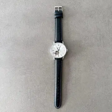 CLUB LAMER 오픈 하트 손목시계