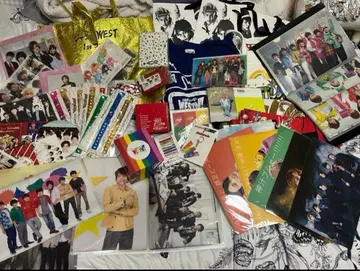 WEST. 역대 굿즈 묶음 판매