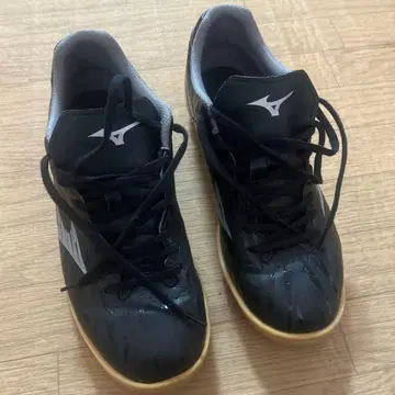 미즈노 풋살화 블랙 25.5cm