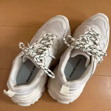 RODEO CROWNS 화이트 스니커즈