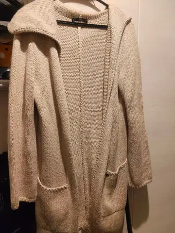 FOXEY 윙카라 가디건