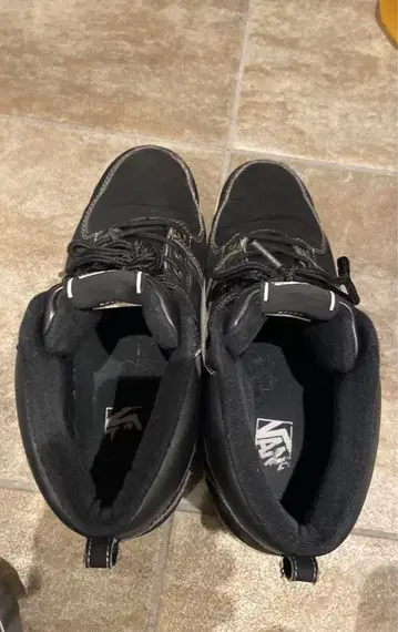 Vans 블랙 하이컷 스니커즈 색바램 있음 겨울용