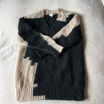 COS V넥 리브 스웨터 다크 그린 베이지 모헤어 울 니트