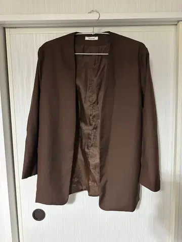 NEUNA 브라운 테일러드 자켓 노카라