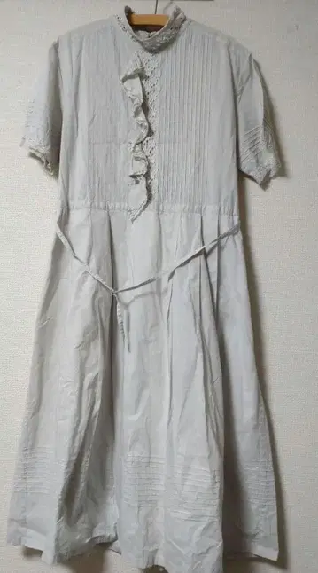 하우피아 프릴 라이트 그레이 반팔 롱 원피스