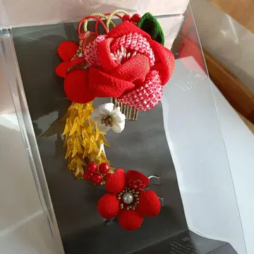 기모노 빨간 꽃 장식 헤어콤 일본 정통 의상 소품