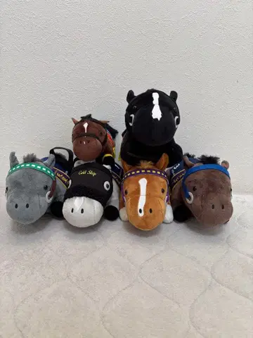 서러브레드 컬렉션 누워있는 봉제 인형