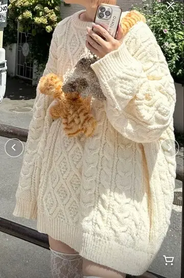 Alley Tokyo 아이보리 케이블 짜임 오버 사이즈 스웨터