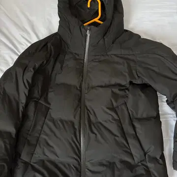 UNIQLO 블랙 다운 자켓 후드 부착