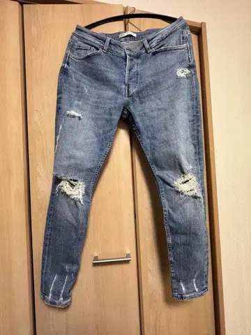 ZARA 스키니 데님 데미지 가공 34 사이즈 가격 인하 협상 가능