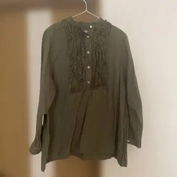 ICHI 올리브 그린 프릴 셔츠