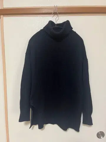 SHIPS 터틀 니트 사이드 슬릿 블랙