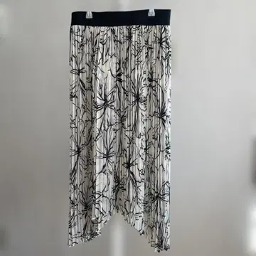 ADORE 꽃무늬 플리츠 스커트 38 블랙 x 화이트