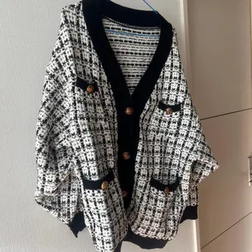 화이트 블랙 트위드 가디건