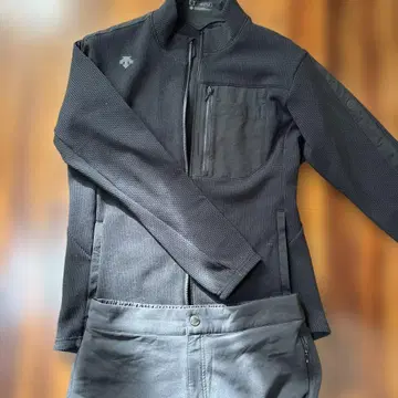 블랙 집업 자켓 & 팬츠 세트