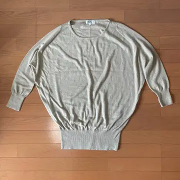 미셸 클라인 베이지 돌먼 슬리브 얇은 소재 니트