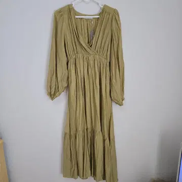 올리브 그린 긴팔 원피스