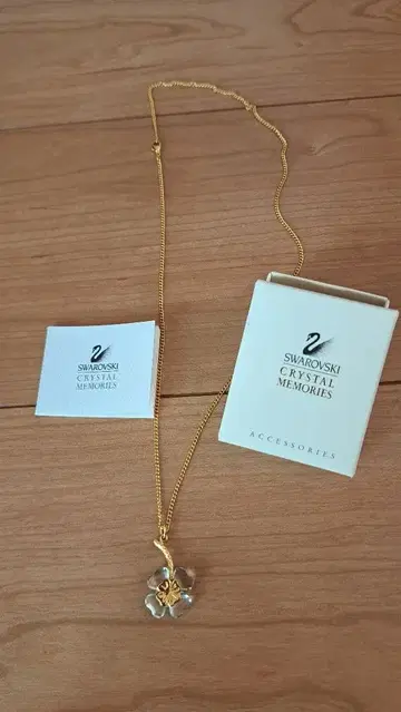 Swarovski 꽃 모티브 목걸이