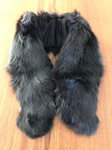 고급스러움 블랙 퍼 머플러 슬리브형 미사용 새상품 숄 클로징 안감 레트로