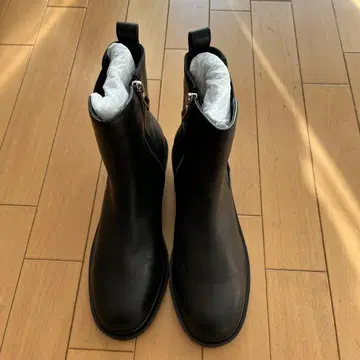 NICAL 펄 장식의 블랙 숏부츠