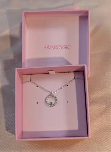 Swarovski 원형 펜던트 목걸이