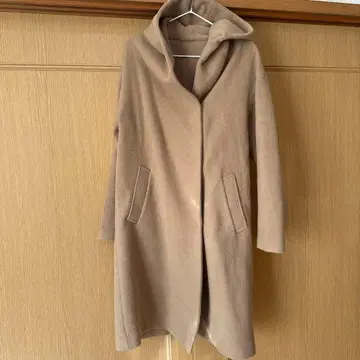 LAUTREMONT 후드 부착 베이지 롱 코트