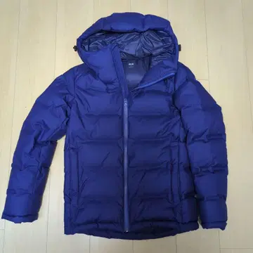 UNIQLO 네이비 후드 부착 심리스 다운 자켓
