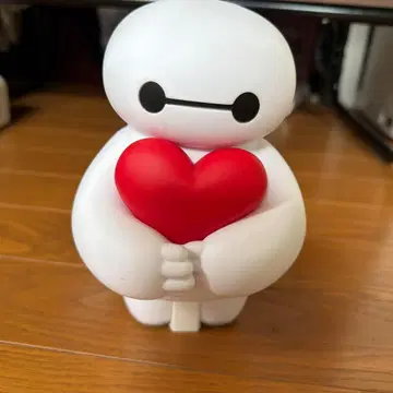 베이맥스 하트 부착 피규어