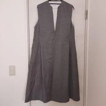 assiette 그레이 V넥 슬리브리스 원피스(size1)