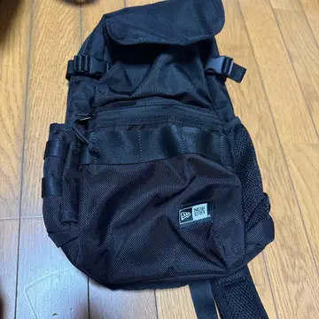 NEW ERA 블랙 백팩