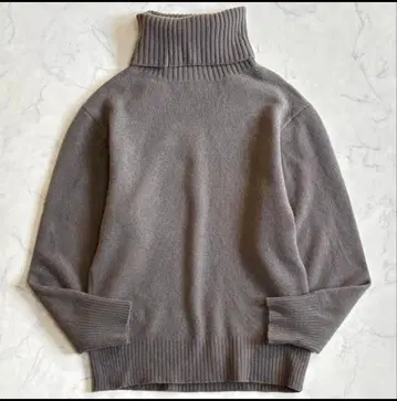그레이 터틀넥 니트