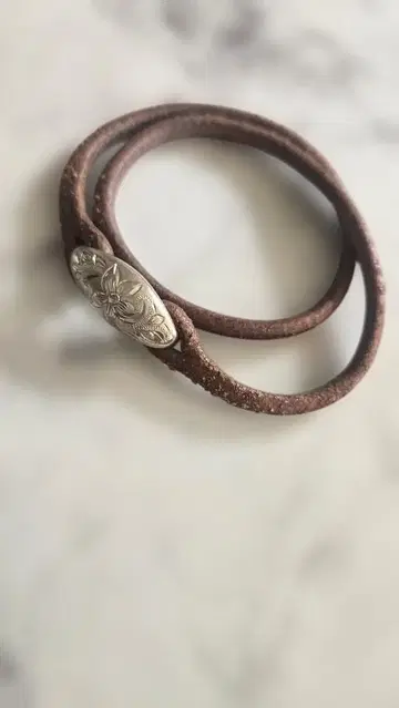 BYTHESEA 하와이안 주얼리 가죽 팔찌 925