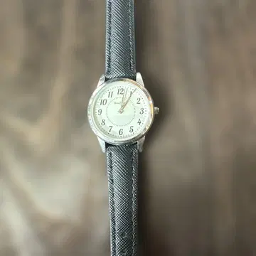 실버 화이트 다이얼 손목시계